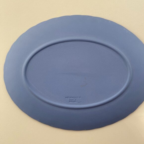 Wedgwood Blue Jasperware Fluted Oval Plate with White Floral Motif - Picture 5 of 5